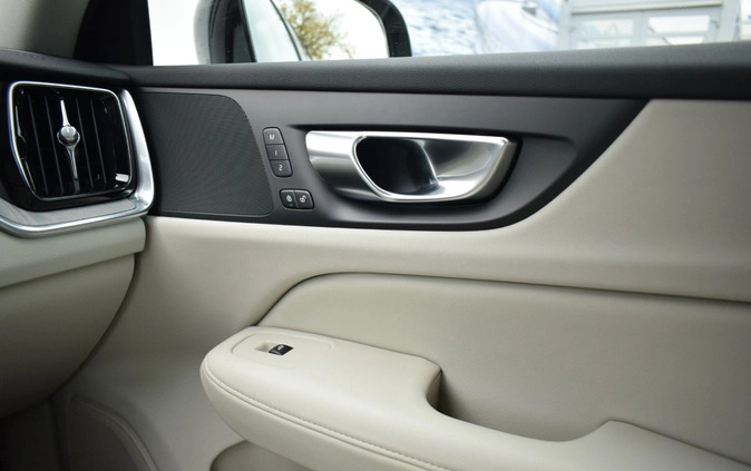 Volvo V60 cena 194900 przebieg: 26088, rok produkcji 2023 z Wrocław małe 352